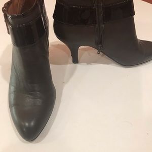 Sofft ankle boots; coffee leather w/ patent accent